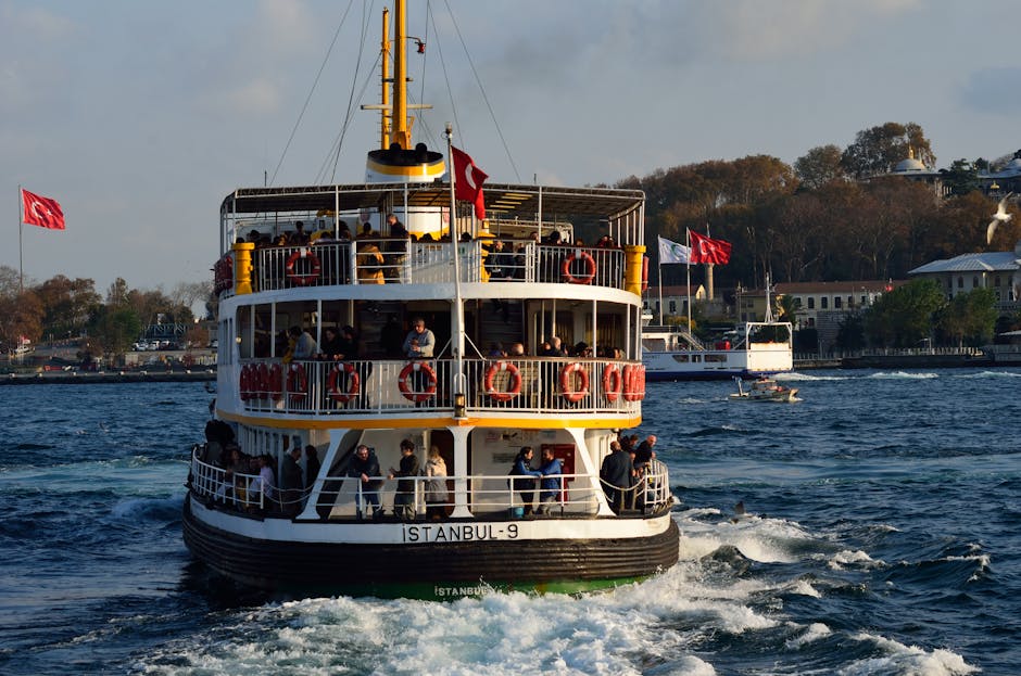 Ferry Istanbul-9 navigating the water
